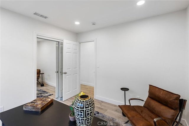 living area with light hardwood / wood-style flooring