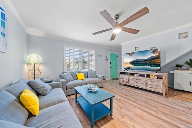 living room featuring crown molding, light hardwood / wood-style floors, and ceiling fan