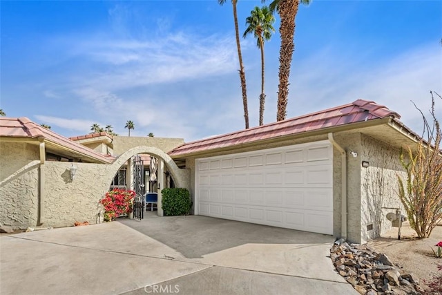 view of front facade featuring a garage