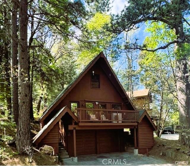 view of front of home featuring a wooden deck