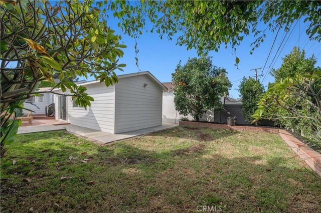 view of yard featuring a patio