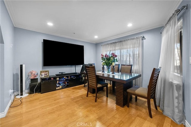 dining area featuring ornamental molding and light hardwood / wood-style floors