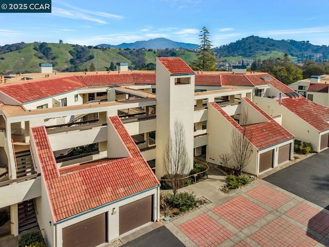 birds eye view of property featuring a mountain view