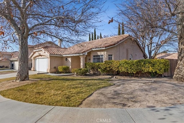 view of front of house featuring a garage and a front yard