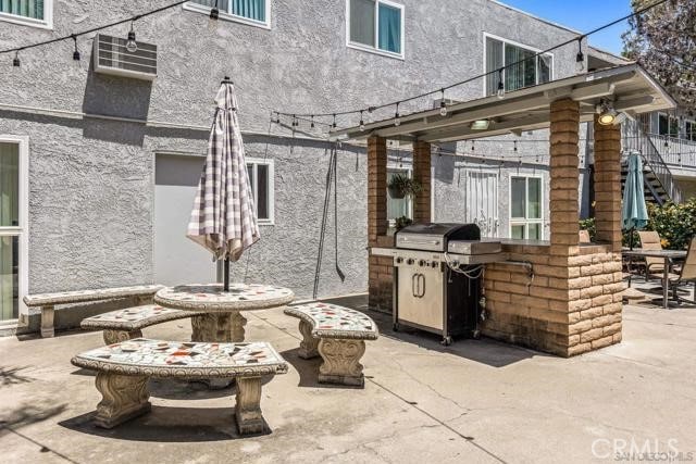 view of patio / terrace with a grill and exterior kitchen