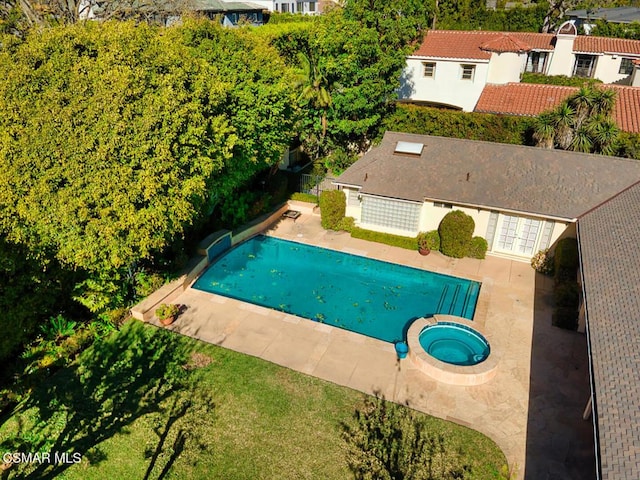 view of pool with an in ground hot tub and a patio