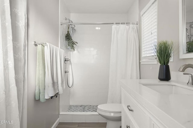 bathroom with vanity, toilet, and a shower with shower curtain