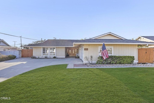 single story home featuring a front lawn