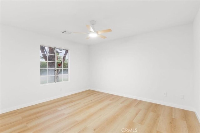 empty room featuring light hardwood / wood-style floors and ceiling fan