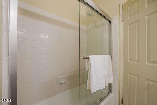 bathroom featuring enclosed tub / shower combo