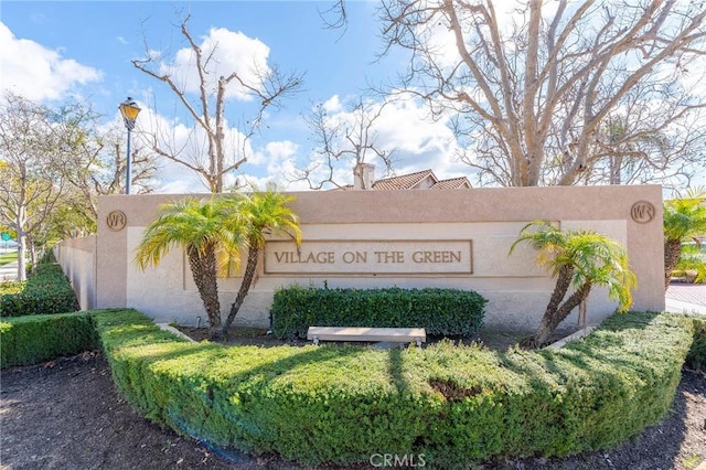 view of community / neighborhood sign