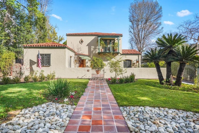 mediterranean / spanish-style home featuring a front yard