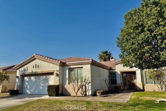 view of front of home featuring a garage and a front lawn