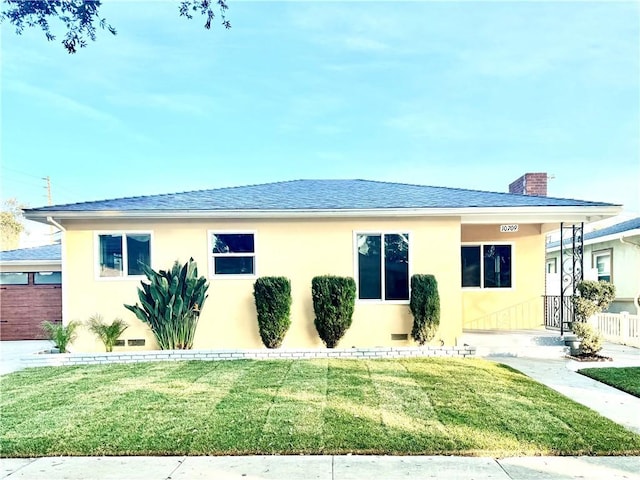 view of front of house with a front lawn