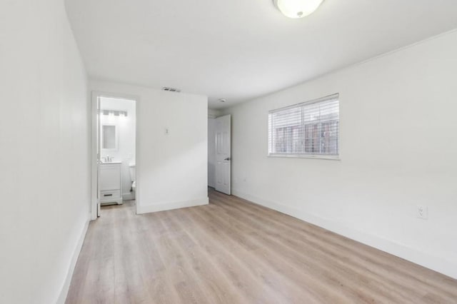 unfurnished room featuring light hardwood / wood-style flooring