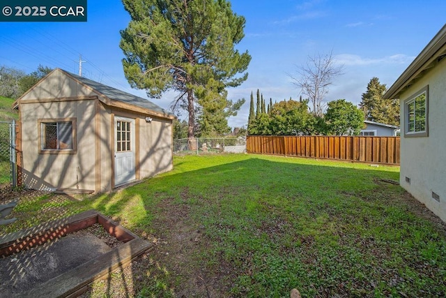 view of yard with a storage unit