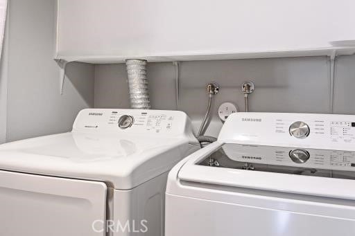 laundry area featuring washer and clothes dryer