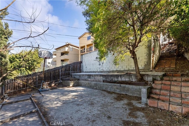 view of yard featuring a patio area