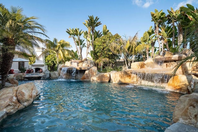 view of swimming pool