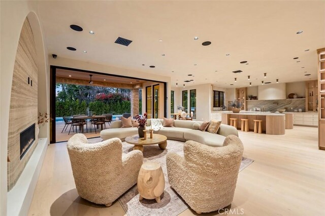 19845 Santa Rita St, Woodland Hills, CA 91364 - interior space