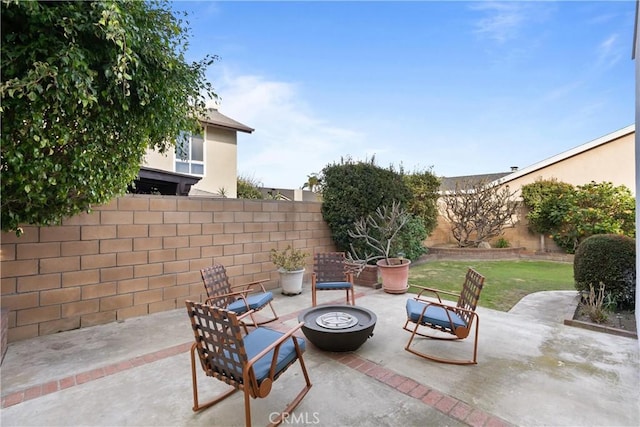 view of patio with an outdoor fire pit