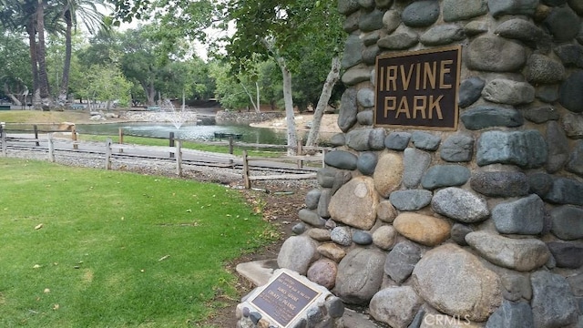 view of property's community featuring a water view