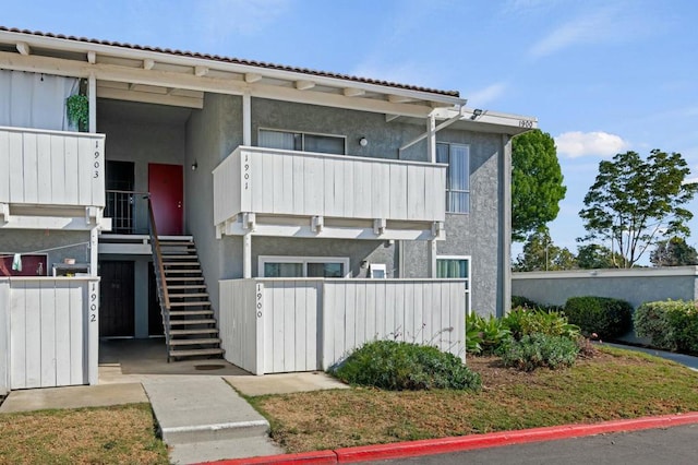 exterior space featuring a balcony