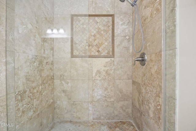 details featuring tiled shower