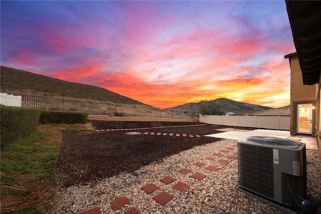 view of yard featuring a fenced backyard and central AC