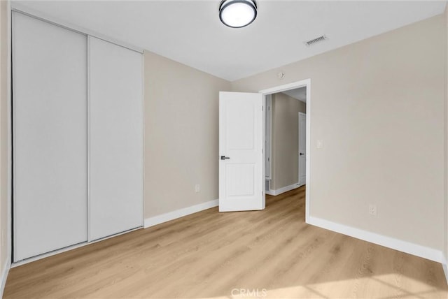 unfurnished room featuring light hardwood / wood-style floors