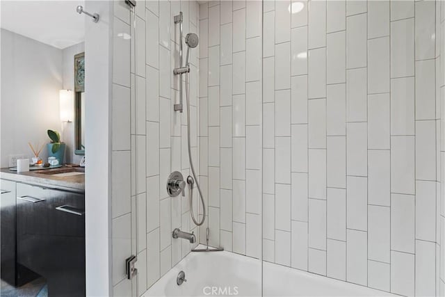 bathroom with sink and tiled shower / bath