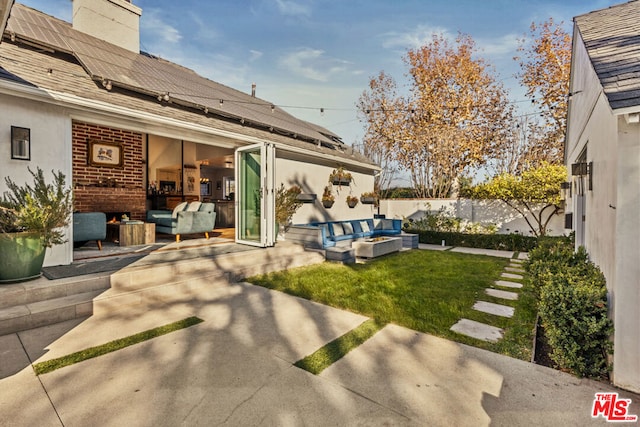 view of yard featuring an outdoor living space and a patio area