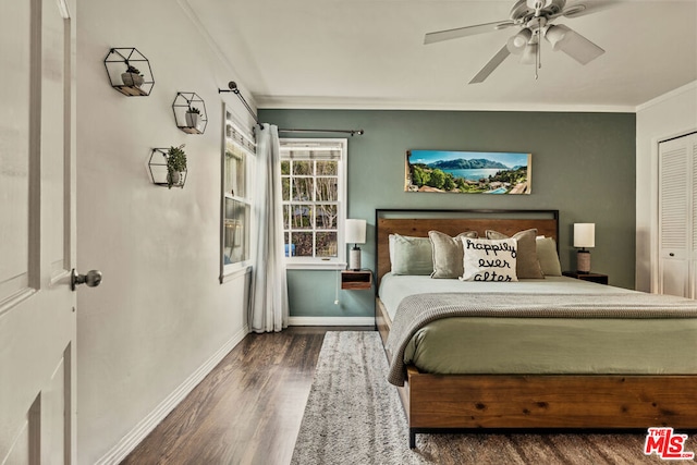 bedroom featuring ornamental molding, dark hardwood / wood-style floors, and ceiling fan