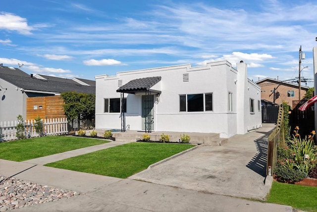 view of front of home with a front lawn