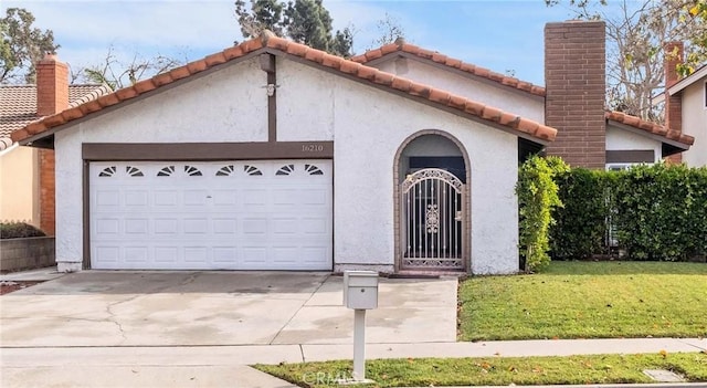 view of front of house with a garage and a front yard