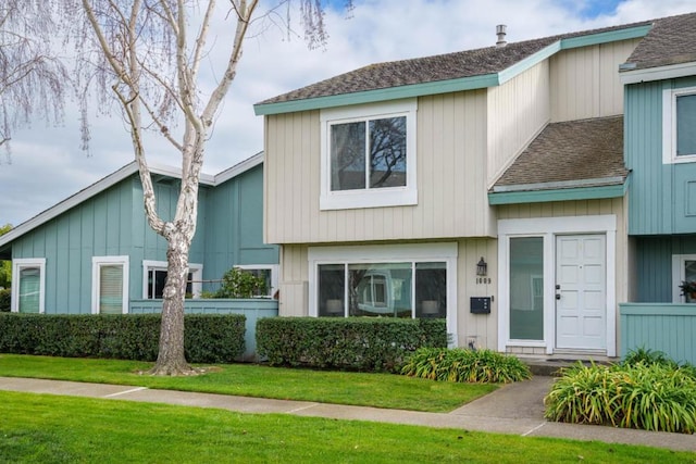 view of front of property with a front lawn