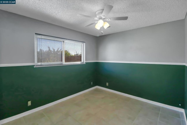 unfurnished room featuring ceiling fan and a textured ceiling