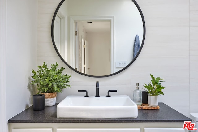 bathroom featuring tasteful backsplash and vanity