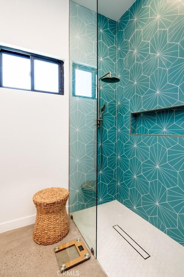 bathroom featuring tiled shower