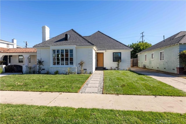 view of front facade with a front yard