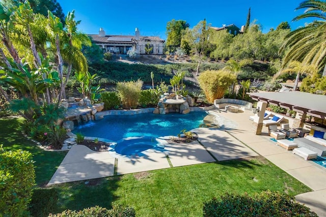 view of swimming pool featuring an in ground hot tub, a yard, and a patio area