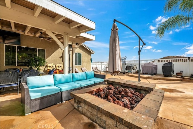 view of patio with a fenced backyard, an outdoor living space, and ceiling fan