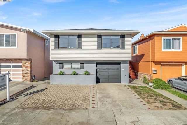 view of front facade featuring a garage