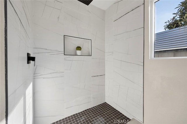 bathroom featuring a tile shower