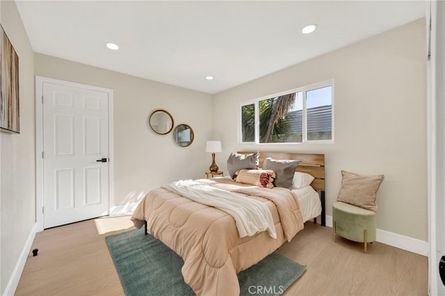 bedroom featuring light wood-type flooring, baseboards, and recessed lighting