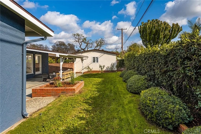 view of yard featuring a patio