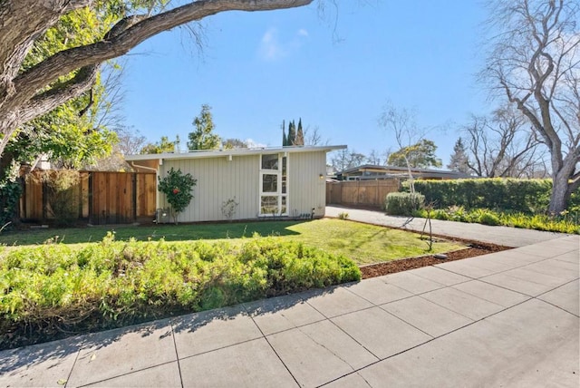 view of front of home with a front yard