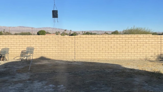 view of yard with a mountain view