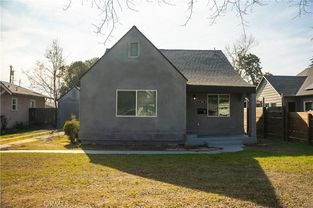 back of house featuring a yard