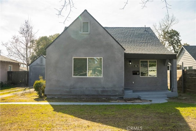 back of house featuring a yard